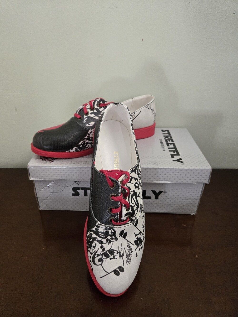 Streetfly Black White Red Llace-up Oxford Flats Musical Notes Women's Size 8.5
